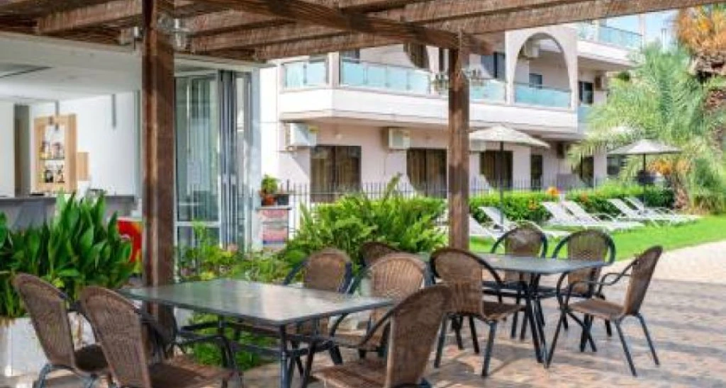 Rose Hotel