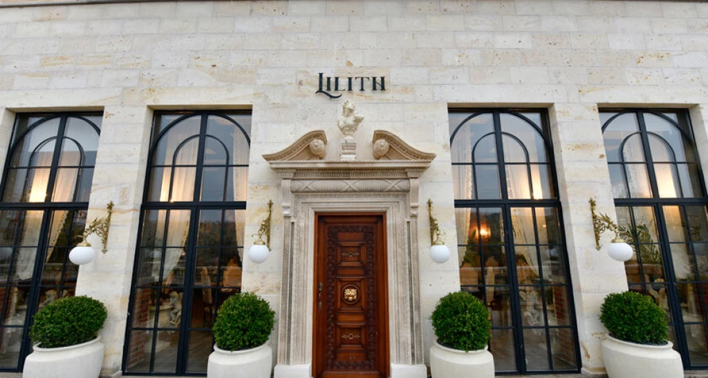 Sacred Mansion Hotel