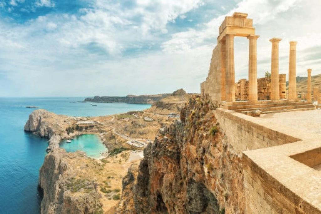 Kuşadası Hareketli Celestyal Discovery ile Yunan Adaları & Atina Turu (4 Gece & 5 Gün)