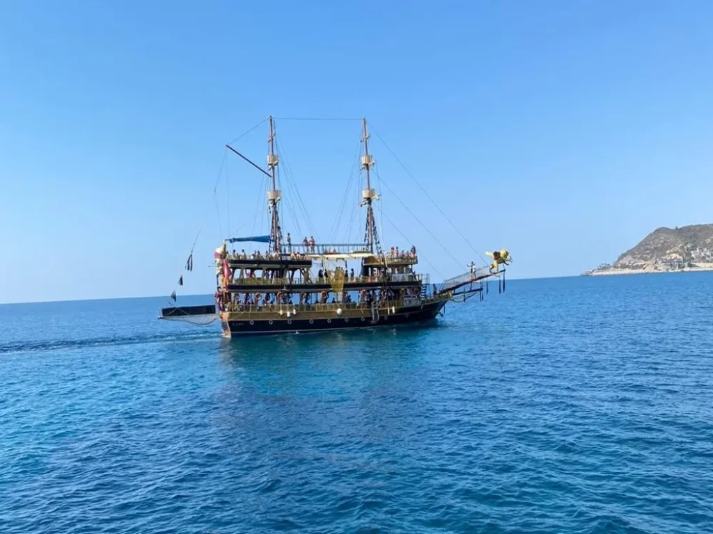 Pirate Boat Trip with Lunch & Soft Drinks from Alanya