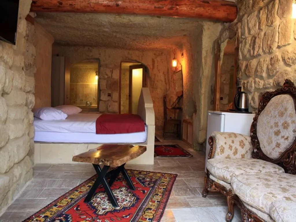 Alanya Cappadocia 2-Day Cave Hotel & Balloon Tour