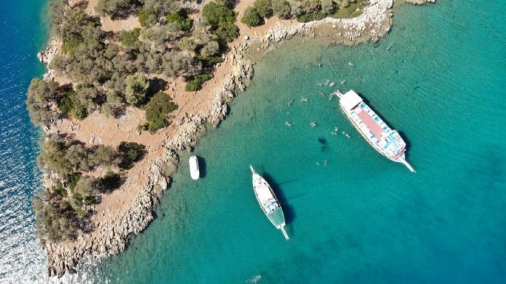 Sedir Adası (Kleopatra Adası) : Altın Kumların Efsanesi ve Doğal Güzelliği