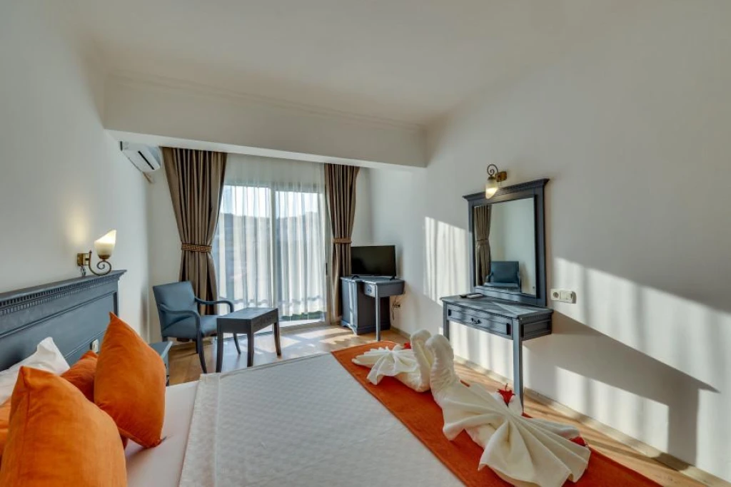 Leo Beach Resort  3 Gece Konaklamalı
