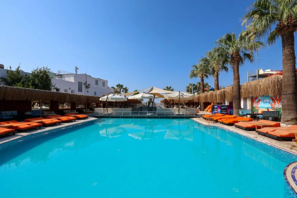 Leo Beach Resort  3 Gece Konaklamalı