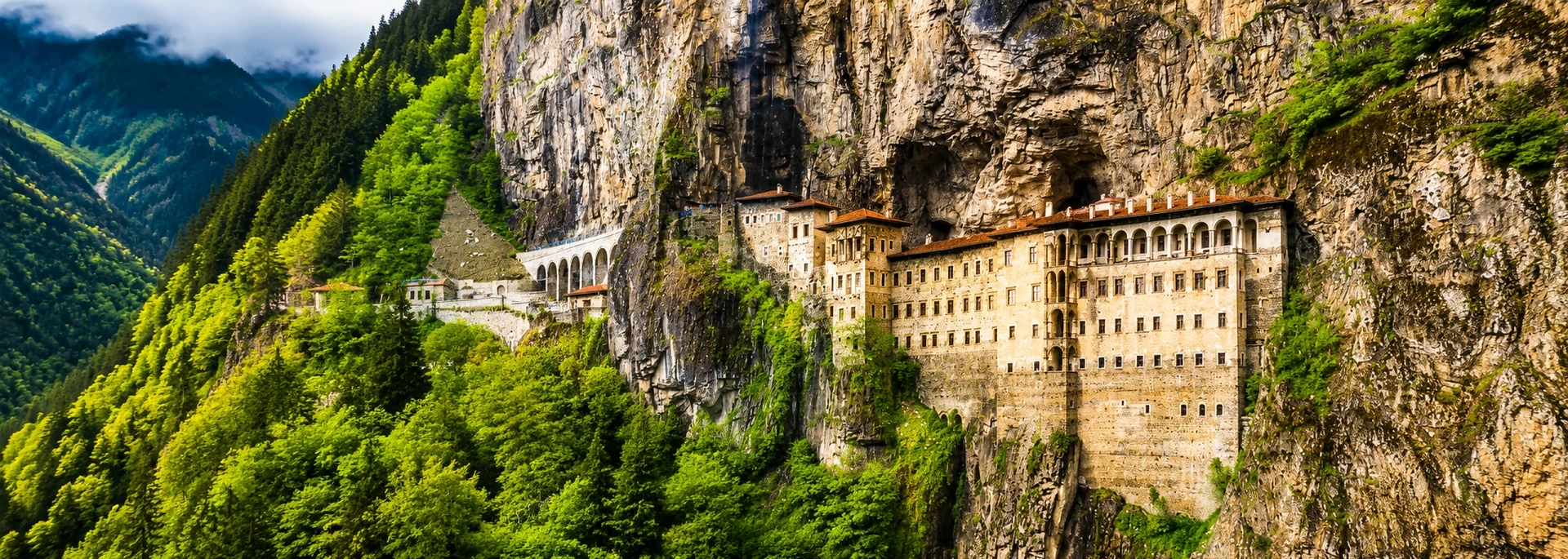 Dünyanın En Güzel Hikâyeleri Yolda Yazılır.