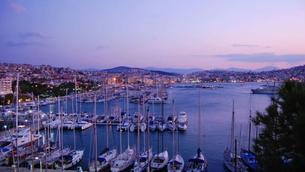 Kuşadası Foça ve Ayvalık Turu / 2 Gece Konaklamalı /  İstanbul Çıkışlı