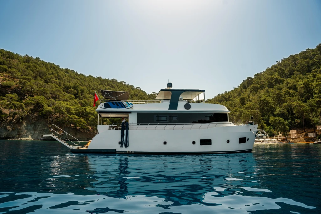 Motoryacht Oggusto • Charter ve Mavi Yolculuk