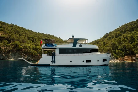 Motoryacht Oggusto • Charter ve Mavi Yolculuk
