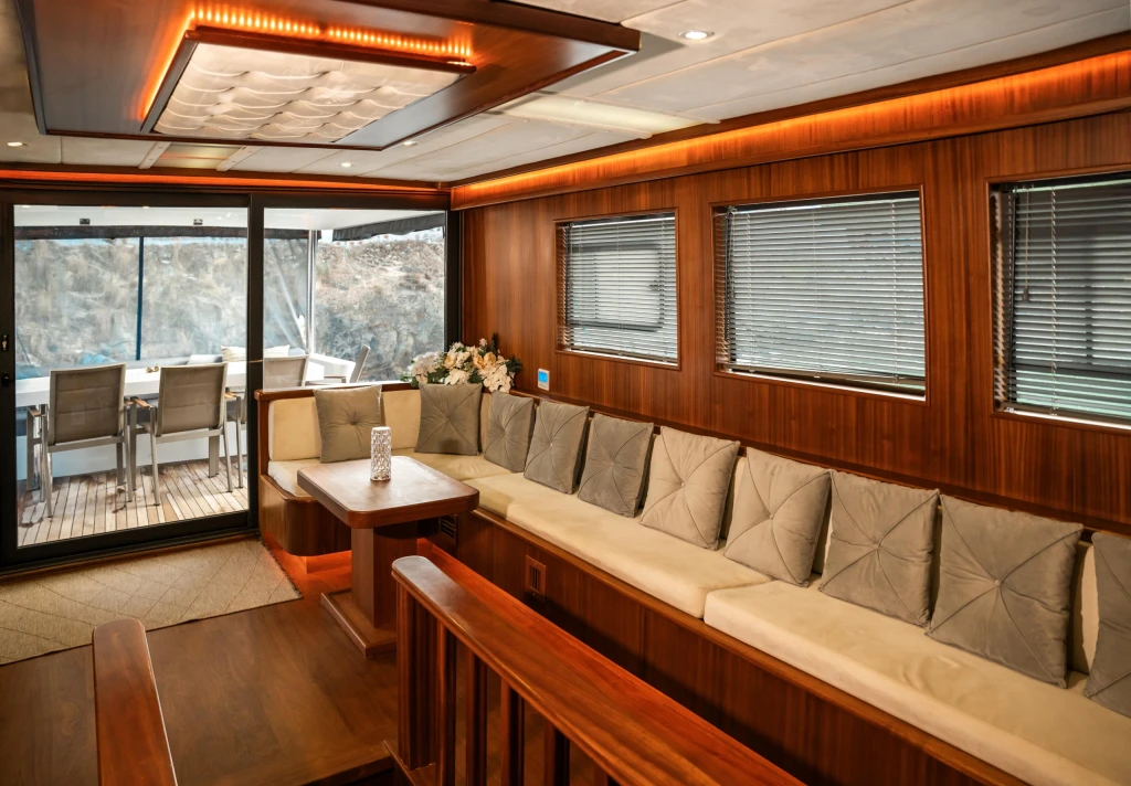Motoryacht Oggusto • Charter ve Mavi Yolculuk