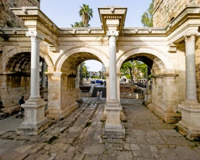 Antalya Ziyaret Etmeye Değer mi? Türkiye'nin Turkuaz Kıyısı'nı Keşfetmek İçin 5 Neden