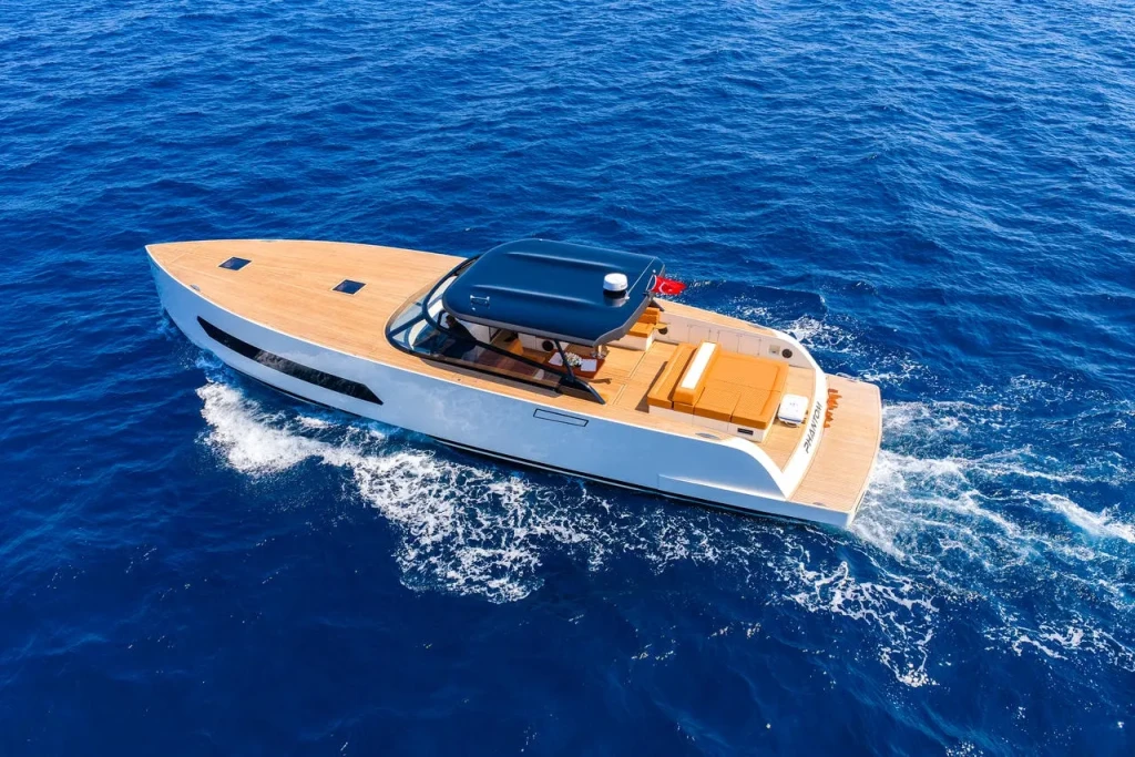 Phantom • Motor Yacht Charter
