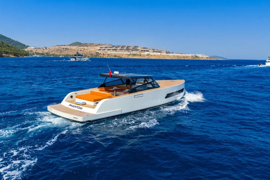 Phantom • Motor Yacht Charter