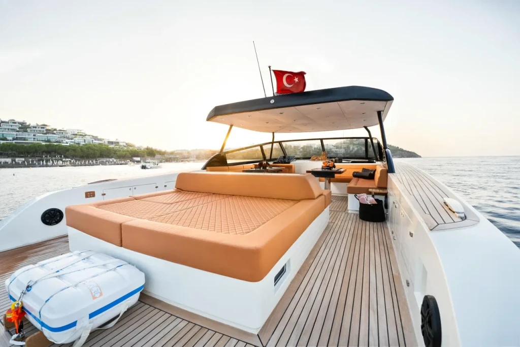 Phantom • Motor Yacht Charter