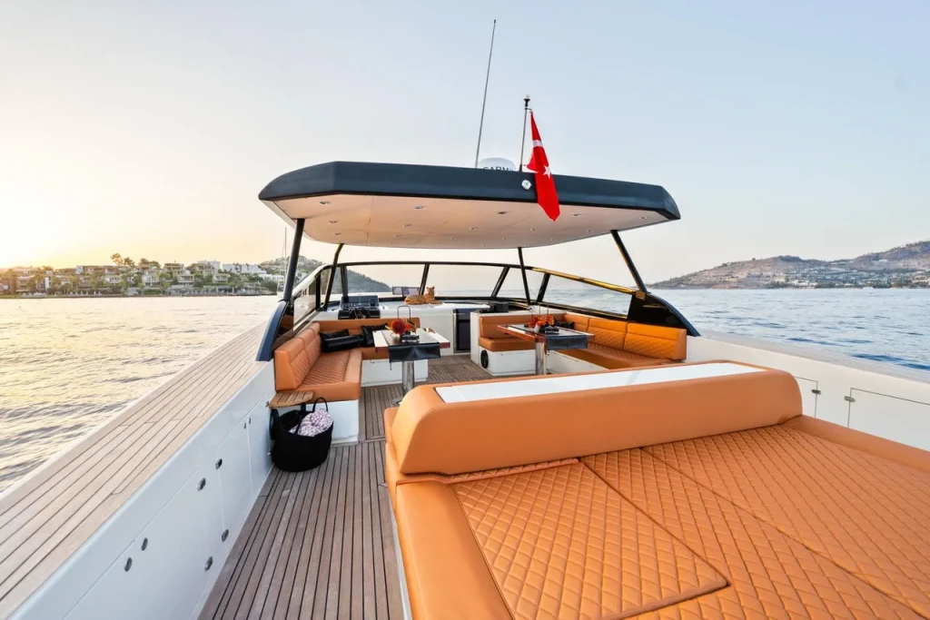 Phantom • Motor Yacht Charter