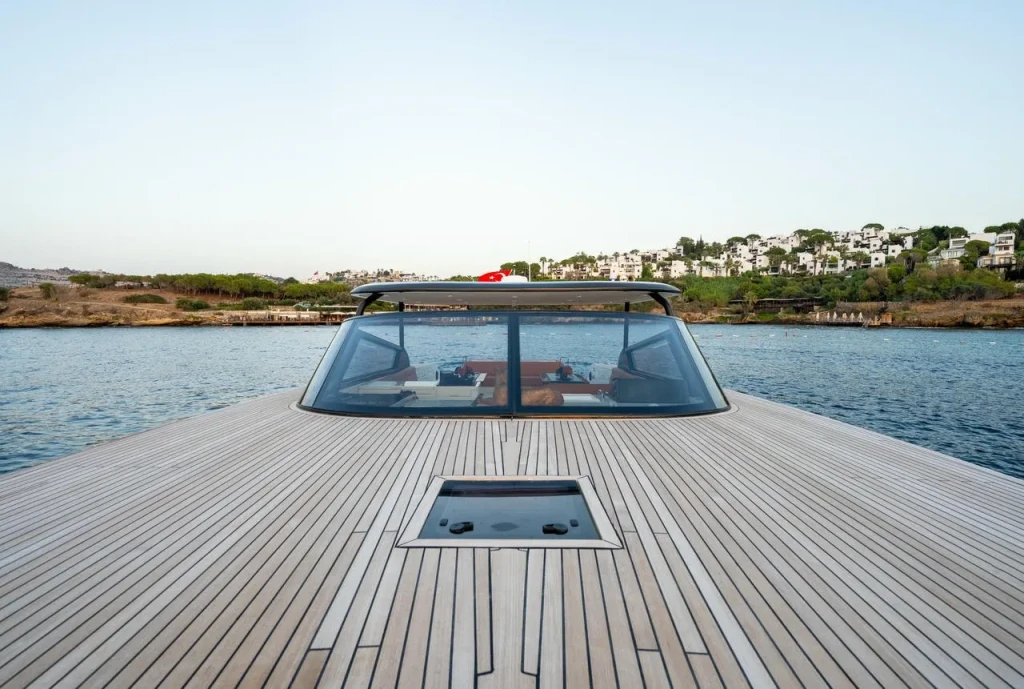 Phantom • Motor Yacht Charter