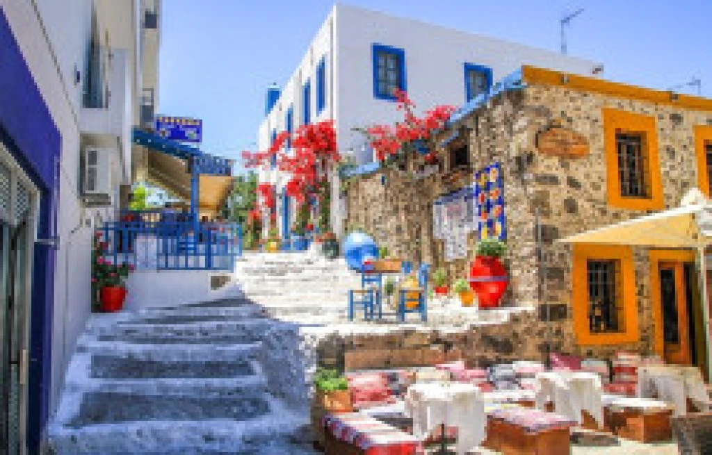 Çeşme Hareketli Blue Sapphire ile Yunan Adaları Turu - 4 Gece 4 Ada (Kapı Vizeli)