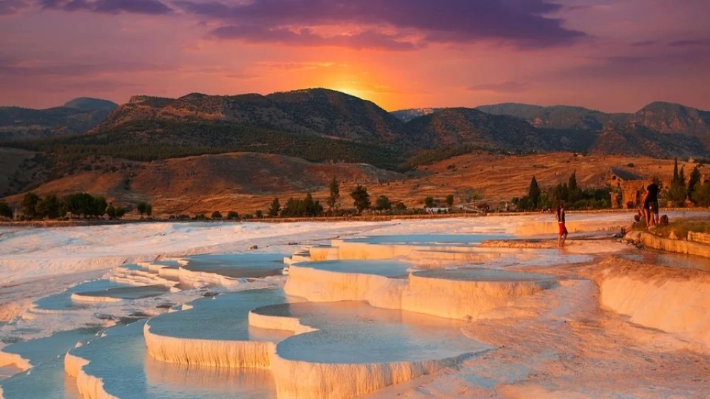 Lavanta Tarlaları Salda Gölü Pamukkale Çeşme ve Alaçatı Turu / 1 Gece Konaklamalı / İstanbul Çıkışlı