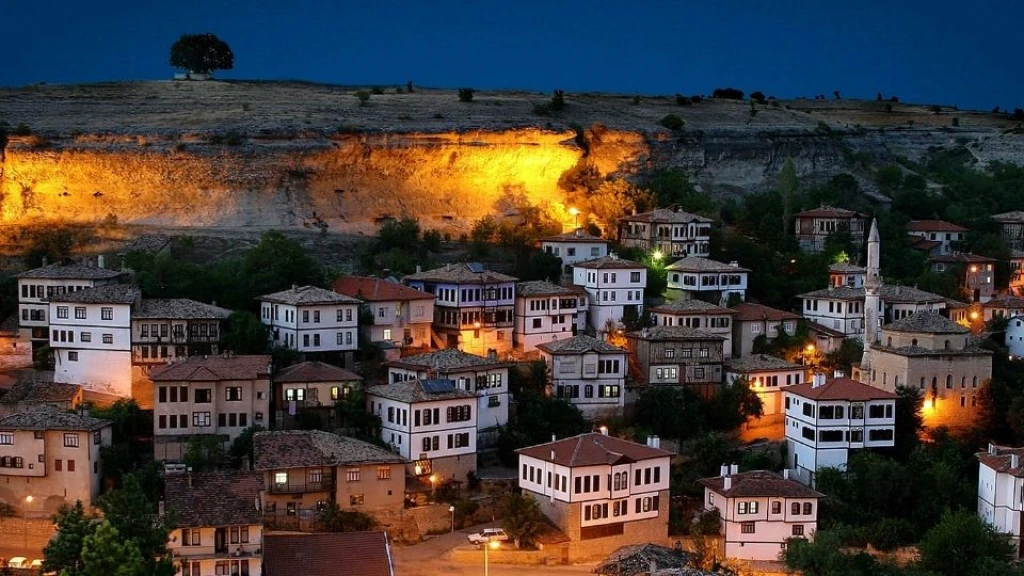 Güzelcehisar Lav Sütunları Safranbolu Amasra ve Zonguldak Turu / 1 Gece Konaklamalı / İstanbul Çıkışlı