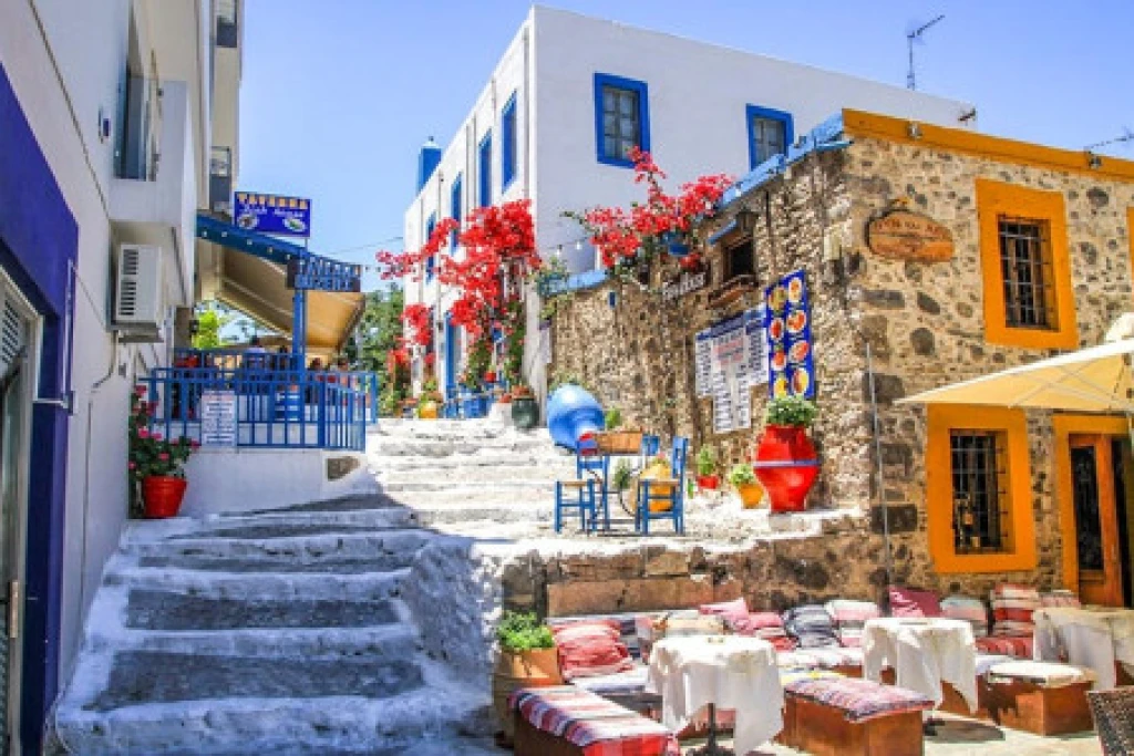 Çeşme Hareketli Blue Sapphire ile Yunan Adaları Turu - 4 Gece 4 Ada (Kapı Vizeli)