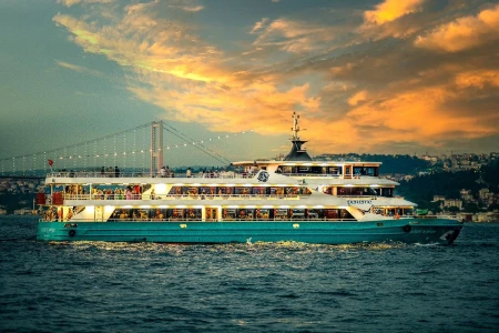 Night Cruise by Pereme Tour