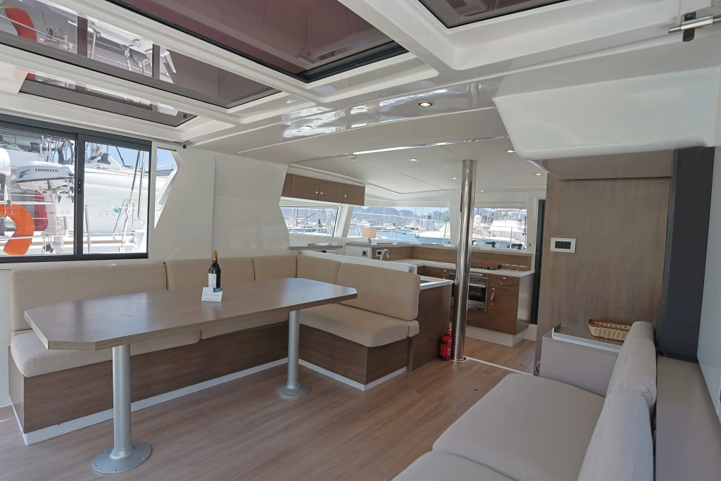 Bella II • Bali 4.2 Açık Alan, 2022 • Kiralama ve Yelken