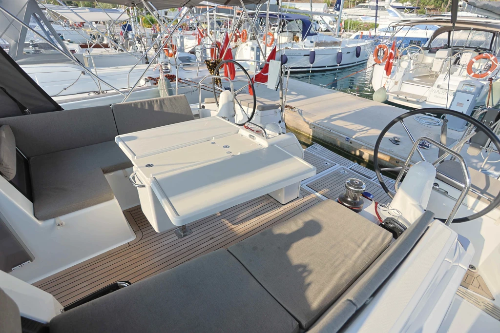 Yakamozi • Jeanneau Sun Odyssey 440 , 2022• Kiralama ve Yelkenli Gezi
