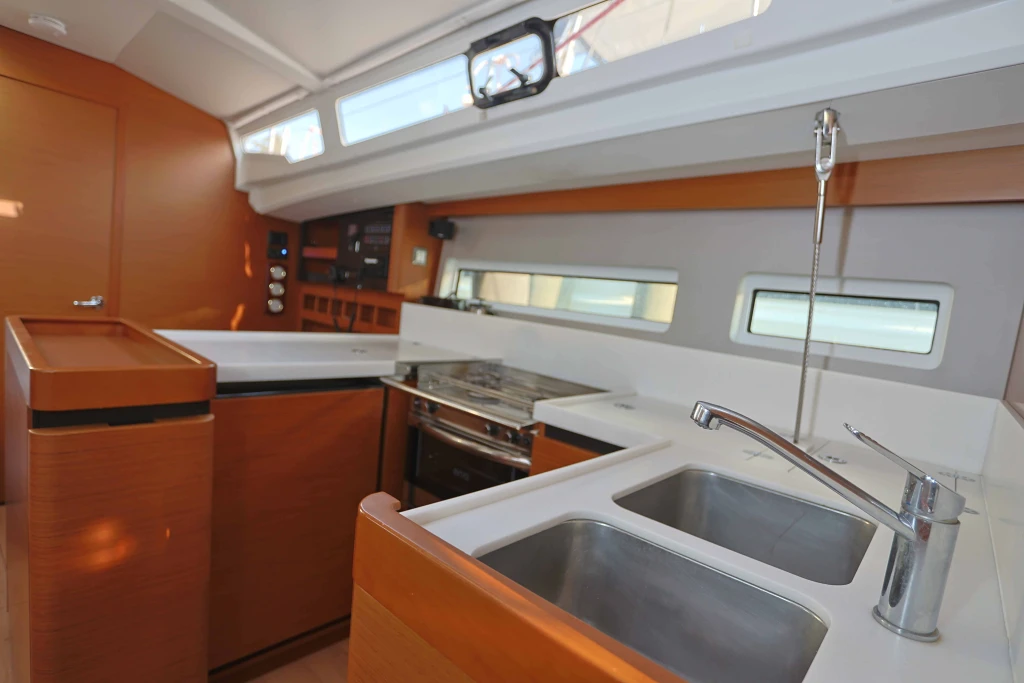 Yakamozi • Jeanneau Sun Odyssey 440 , 2022• Kiralama ve Yelkenli Gezi