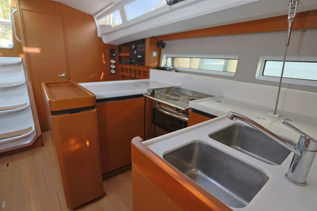 Yakamozi • Jeanneau Sun Odyssey 440 , 2022• Kiralama ve Yelkenli Gezi