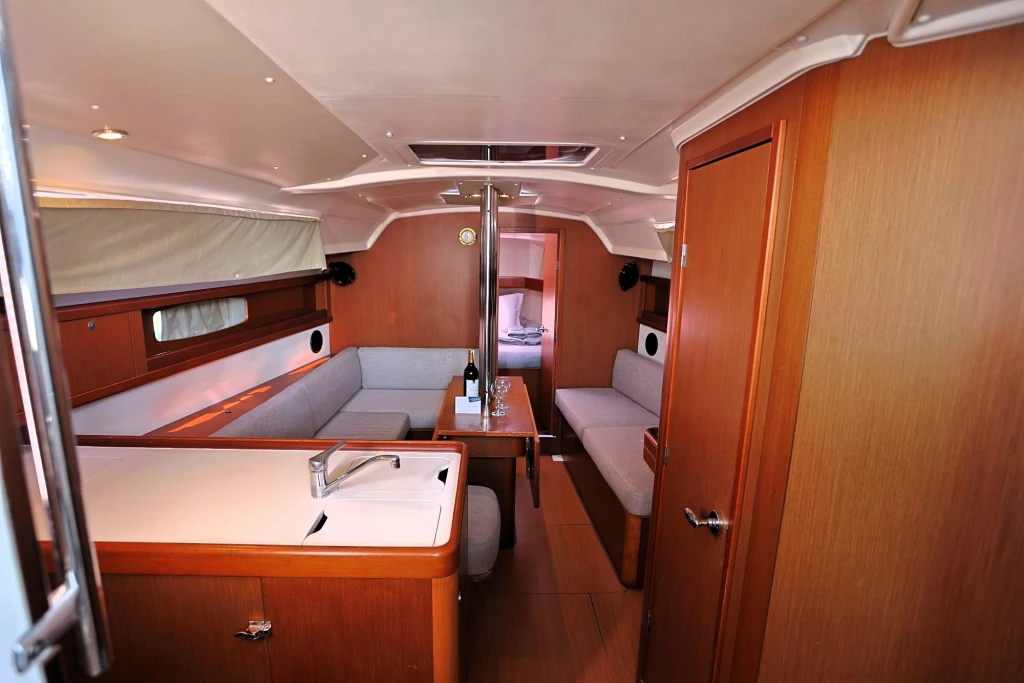 Çakıl • Beneteau Oceanis 34, 2010 • Kiralama ve Yelken
