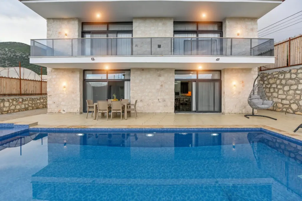 Lycia Hunter Villa