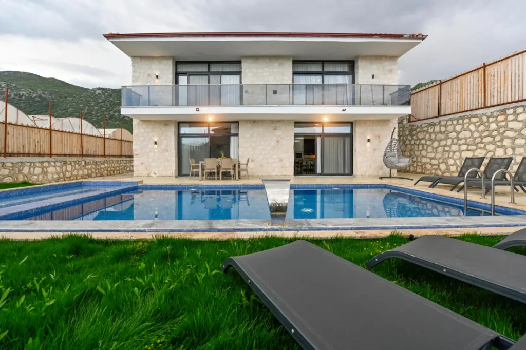 Lycia Hunter Villa