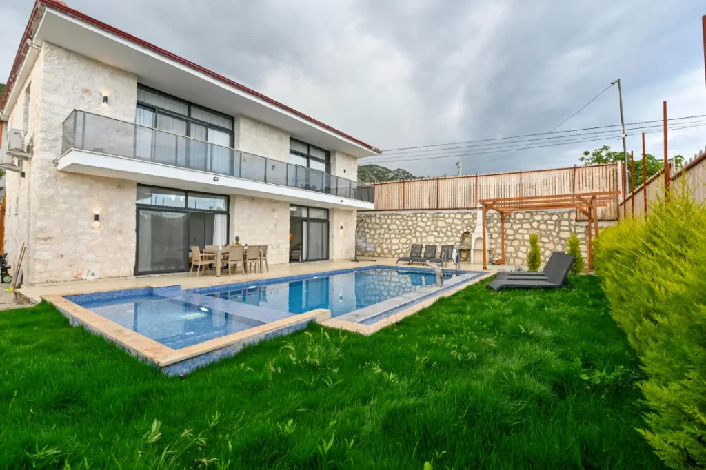 Lycia Hunter Villa