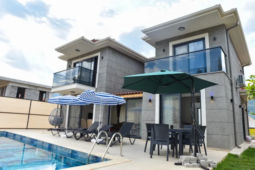 Villa Aris Life