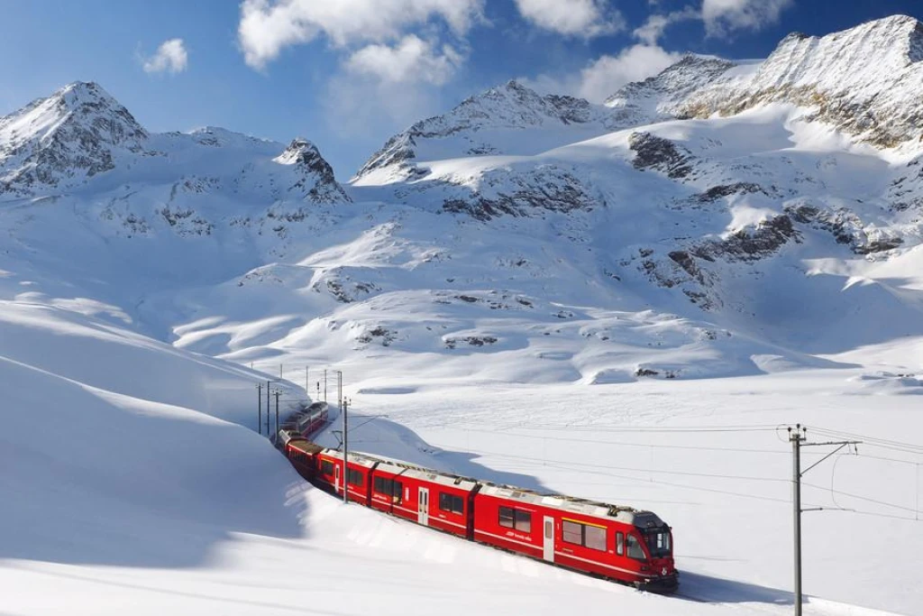 İzmir Çıkışlı Bernina Express & Milano Noel Pazarları Turu | 3 Gece 4 Gün