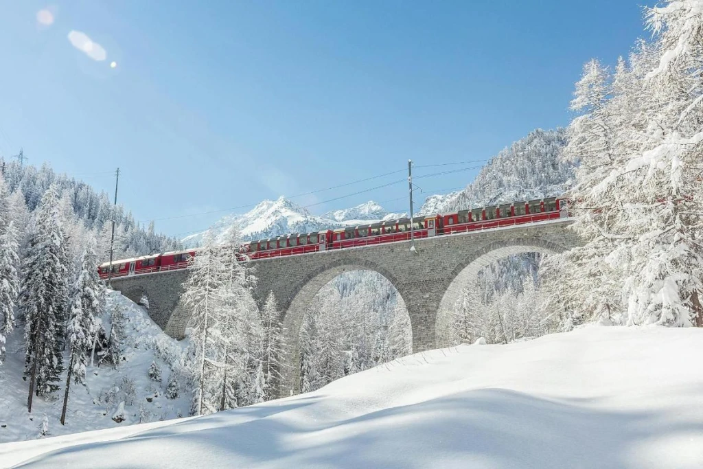 İzmir Çıkışlı Bernina Express & Milano Noel Pazarları Turu | 3 Gece 4 Gün