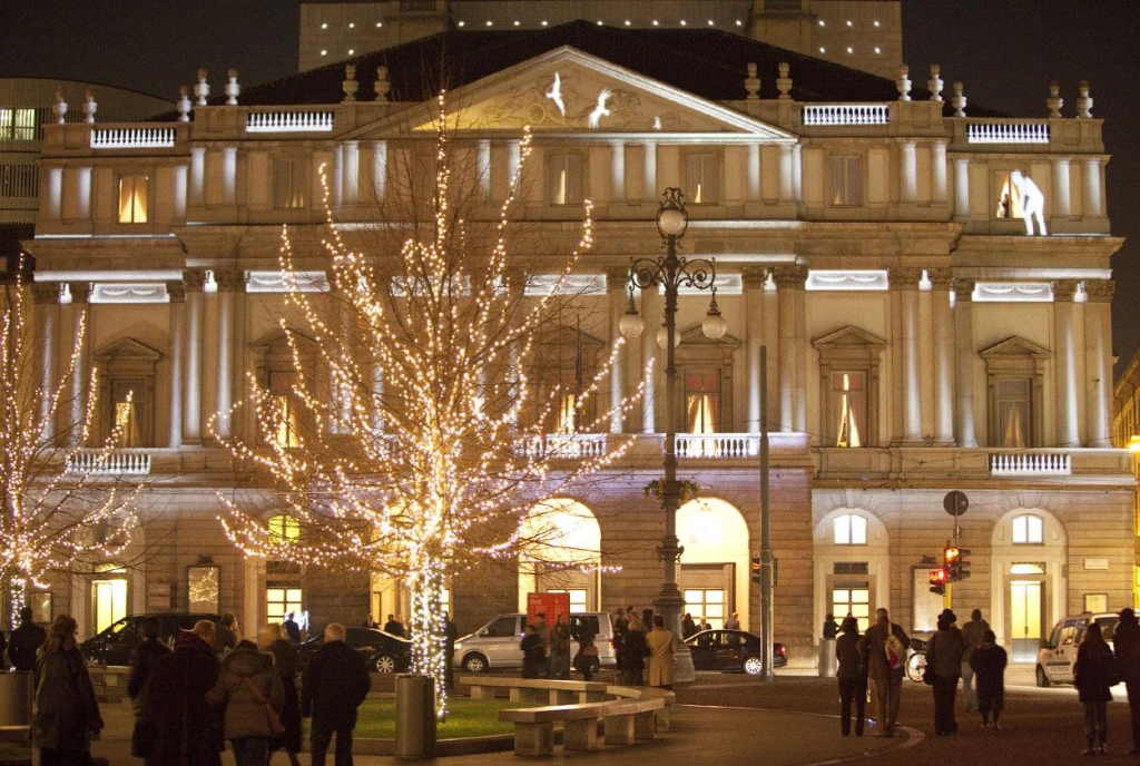 İzmir Çıkışlı Bernina Express & Milano Noel Pazarları Turu | 3 Gece 4 Gün
