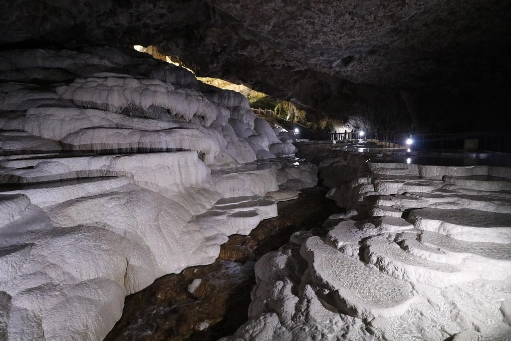 29 Ekim Özel Salda Gölü Pamukkale Kısıklı Kanyonu Kaklık Mağarası Çeşme Alaçatı Turu 2 Gece Konaklamalı