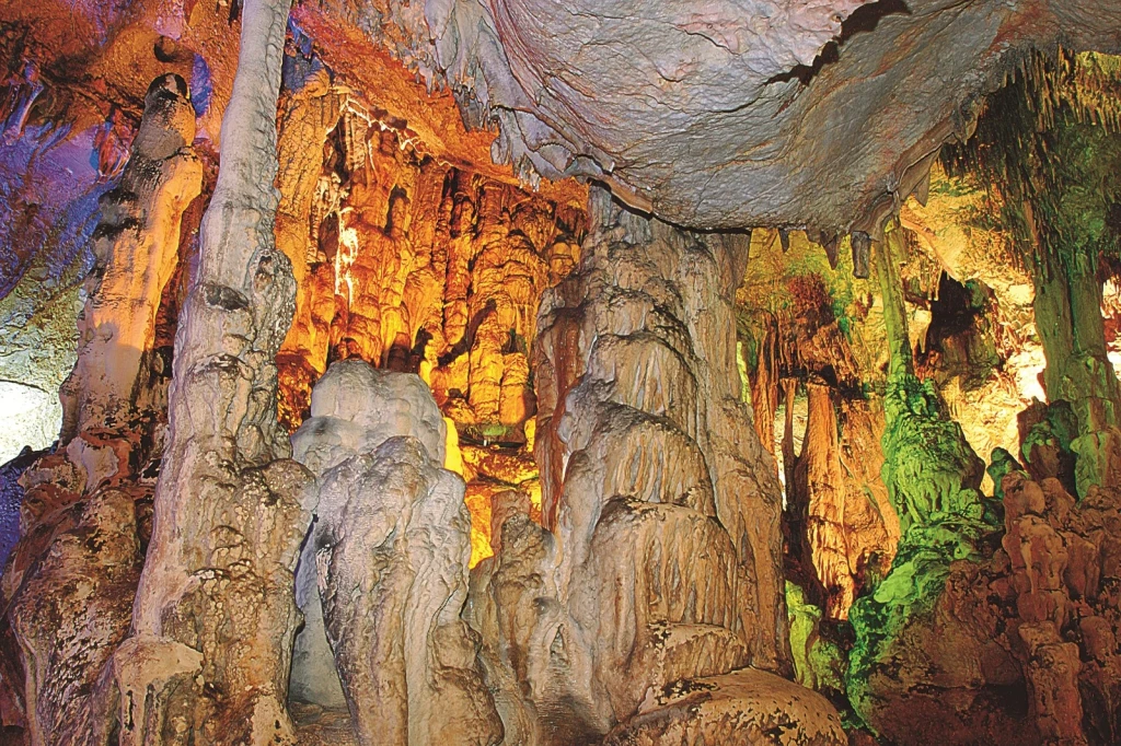 29 Ekim Özel Salda Gölü Pamukkale Kısıklı Kanyonu Kaklık Mağarası Çeşme Alaçatı Turu 2 Gece Konaklamalı