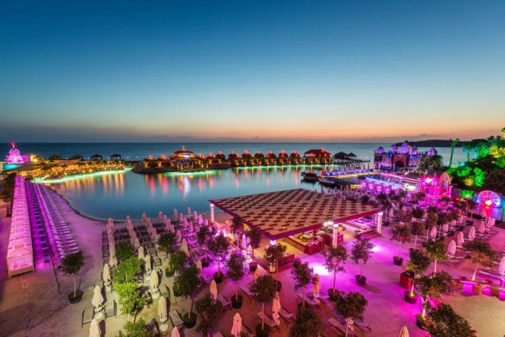Cratos Premium Hotel & Port & Spa