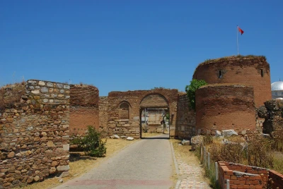 İznik Surları Tarihi: Roma'dan Osmanlı'ya Yapılışı ve Ziyaret Bilgileri
