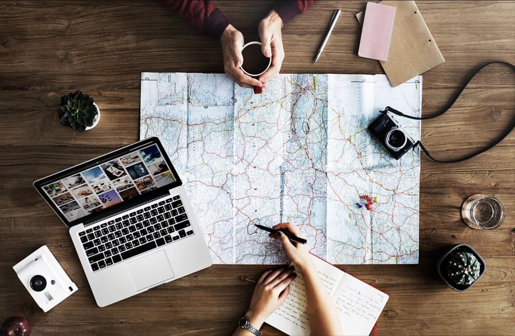 Uzaktan Çalışırken Seyahat: Dijital Nomad İçin Pratik İpuçları