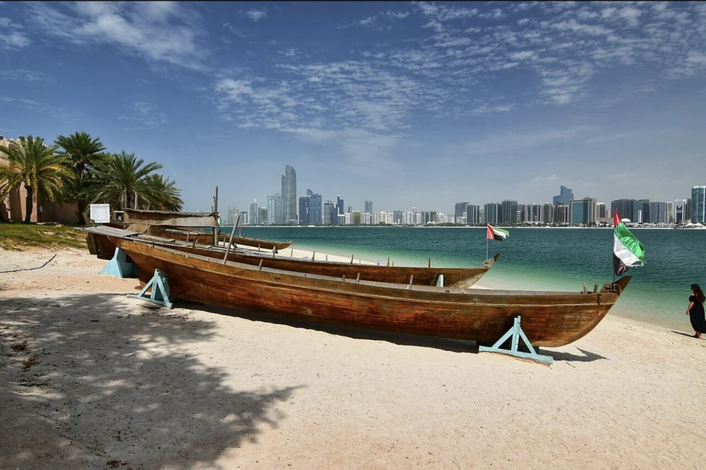 Abu Dhabi Gezi Rehberi: Şeyh Zayed Camii ve Louvre Abu Dhabi
