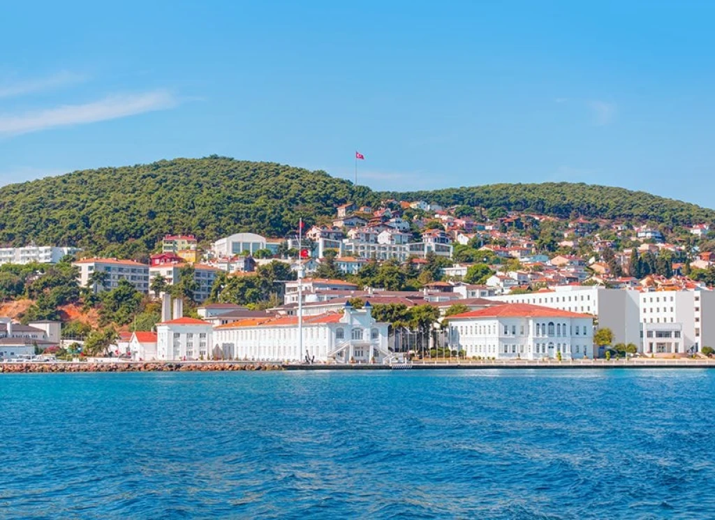 GÜNÜBİRLİK ÖZEL TEKNE İLE İSTANBUL ADALAR  (BÜYÜKADA-HEYBELİADA) VE EMİNÖNÜ TURU 6 EYLÜL 2026