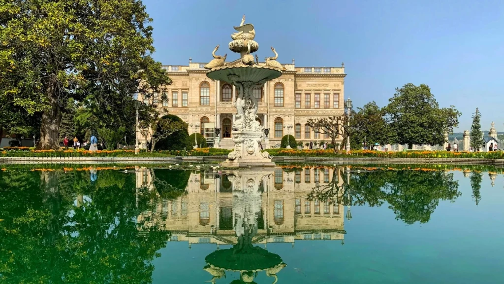 Istanbul Layover Tour: Bosphorus Cruise & Dolmabahce Palace from Airport