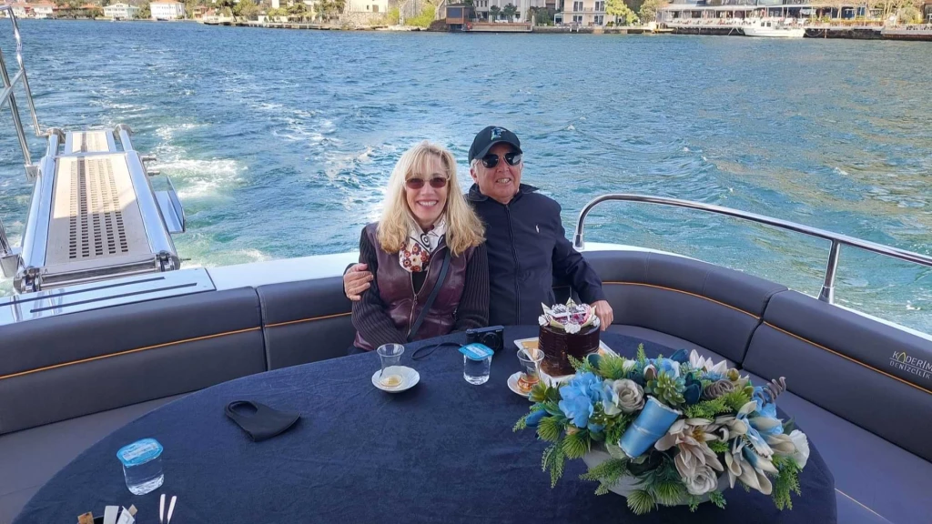 Private 2-Hour Luxury Yacht Cruise on Bosphorus