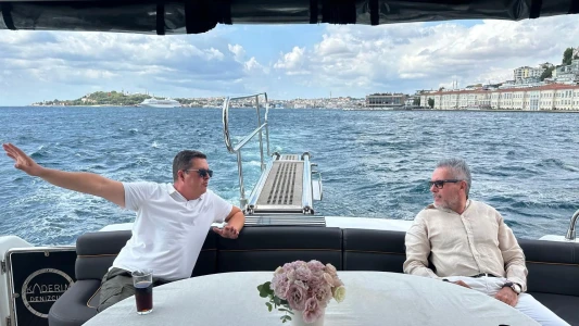Private 2-Hour Luxury Yacht Cruise on Bosphorus