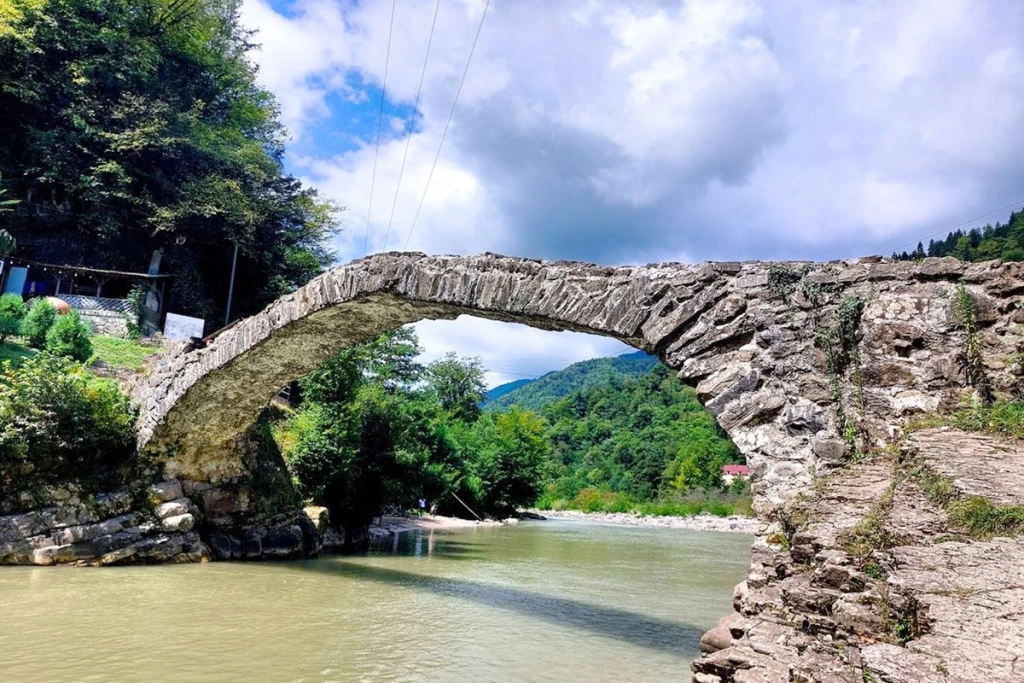 Acara Dağları Gezisi ve Şarap Tadım Turu