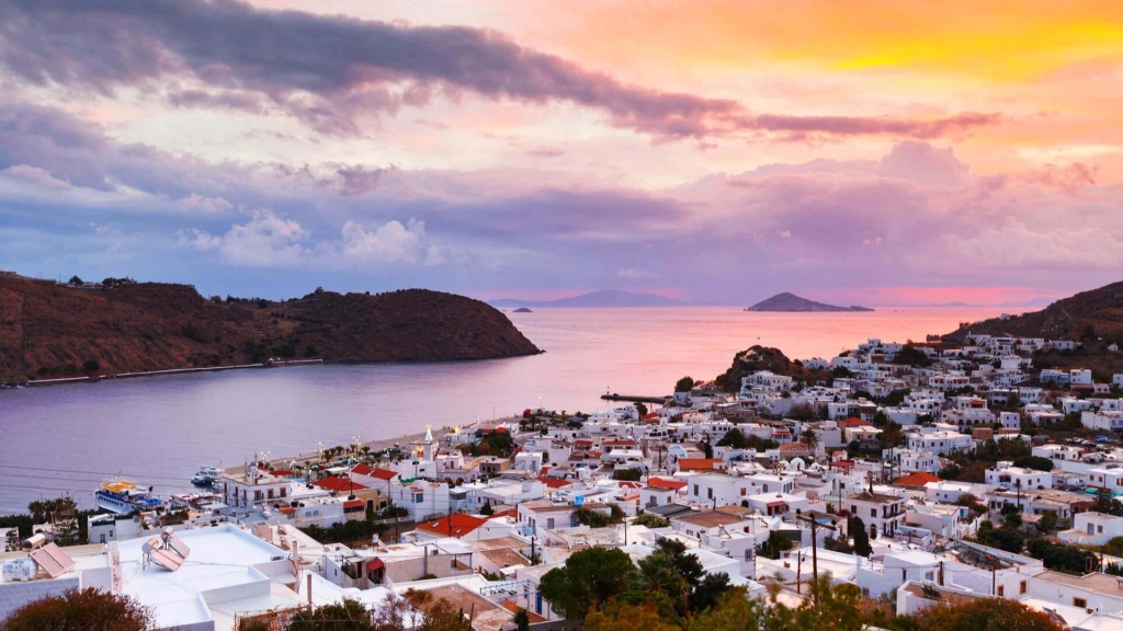 Çeşme Hareketli Selectum Blu Cruises ile Yunan Adaları Turu / 3 Gece  Konaklamalı  / Çeşme Çıkışlı
