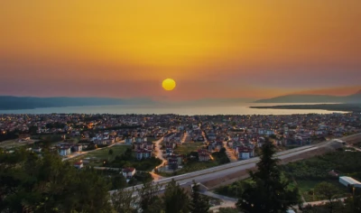 İznik'te Mutlaka Görülmesi Gereken Yerler 2024: Tarihi Surlar, Bazilika ve Göl