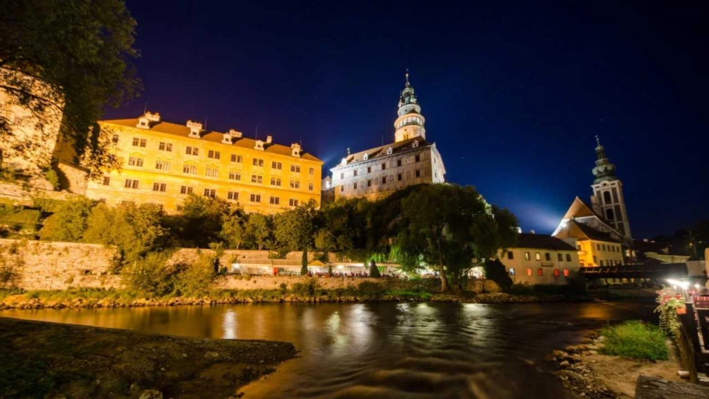 Orta Avrupa'nın Altın Üçgeni: Cesky Krumlov & Bratislava Turları Dahil / Türk Hava Yolları ile / 7 Gece Konaklamalı (Sömestr Özel 2027) / İstanbul Çıkışlı
